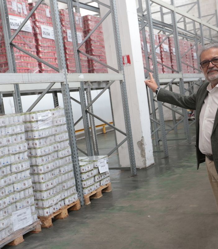 Se la burocrazia toglie il pasto a chi ha fame: sugli scaffali per i bisognosi non c’è più cibo [VIDEO]