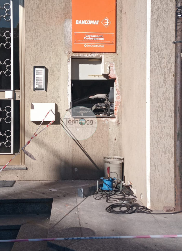 La foto dello sportello al civico 37 fatto esplodere