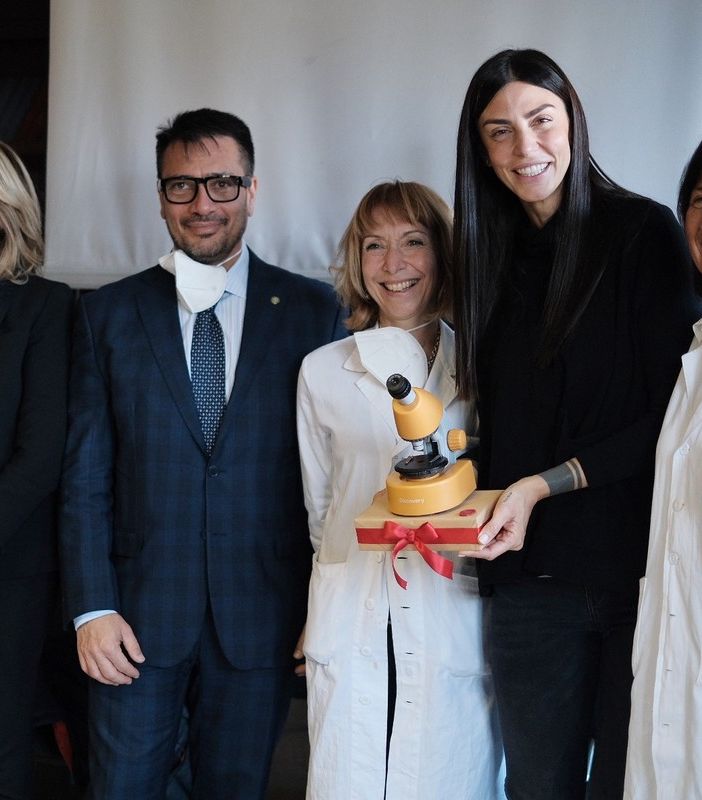 Martina Maccari consegna la donazione di 260 mila euro raccolta per l'Ospedale Regina Margherita di Torino