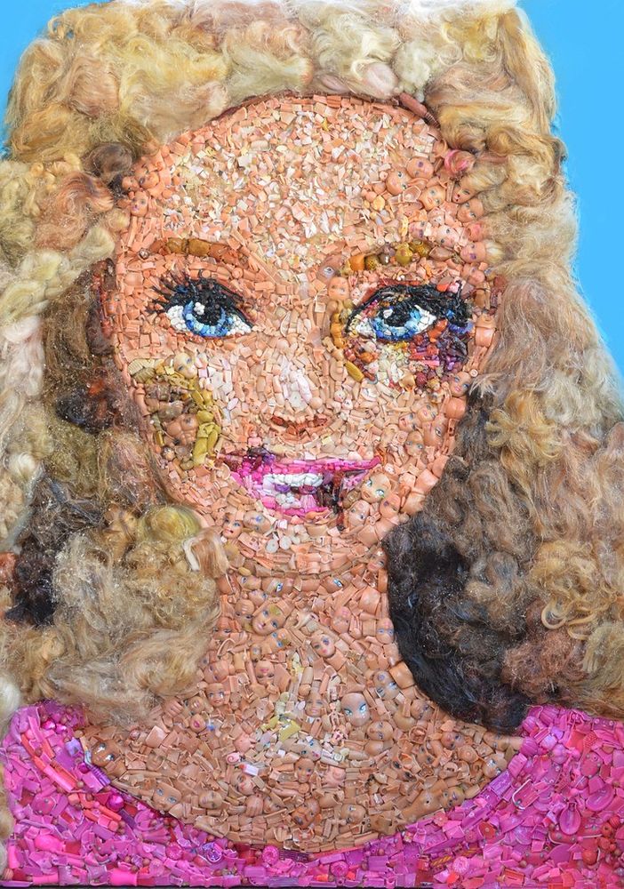 Here 2017: tra le opere la Barbie Tumefatta di Lady Be alla Cavallerizza Reale di Torino