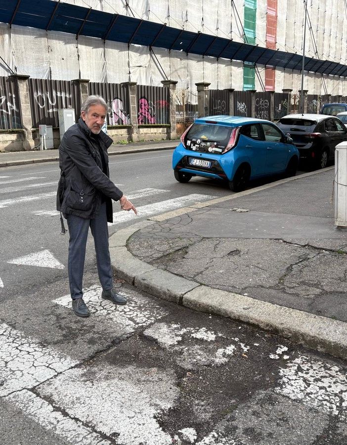 Pino La Mendola indica le condizioni degli incroci di via Cigna