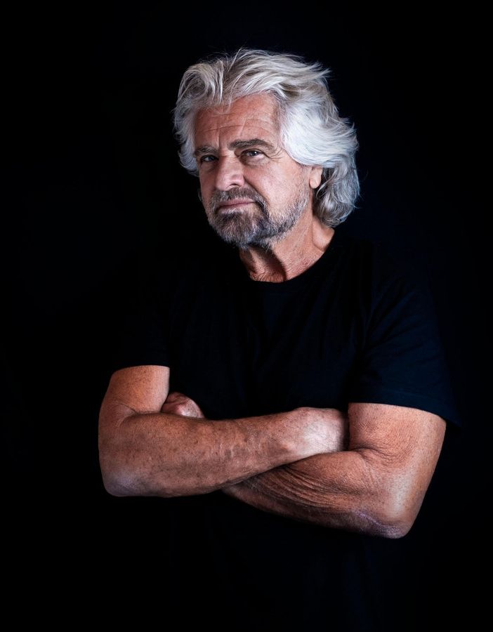Beppe Grillo torna alle origini e si prepara ad affrontare il palcoscenico del Colosseo