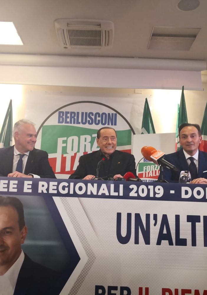 Berlusconi a Torino: &quot;Piemonte deve darsi un'altra guida, Chiamparino ha cambiato strumentalmente posizione sul Tav&quot; [VIDEO]