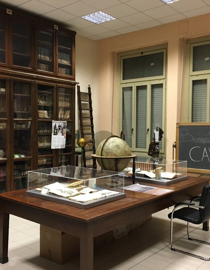 Gli studenti del Cavour impegnati nella ricerca di antichi numeri dei giornali della scuola