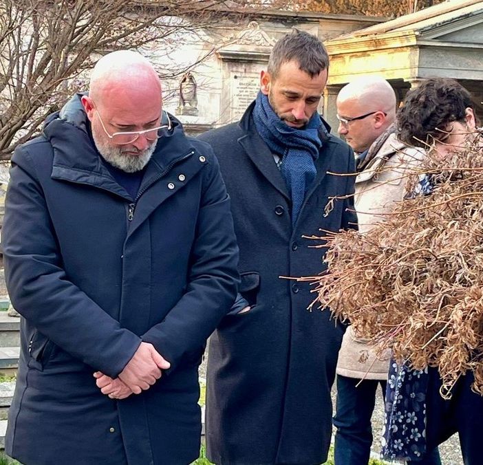 Bonaccini sulla tomba di Primo Levi: &quot;Va tenuto vivo ricordo della Shoah&quot;