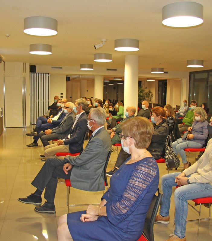 Consegnate a 40 giovani le borse di studio della Banca di Caraglio   Tutti i nomi dei neo diplomati e neo laureati premiati in due distinte serate alla Cittadella