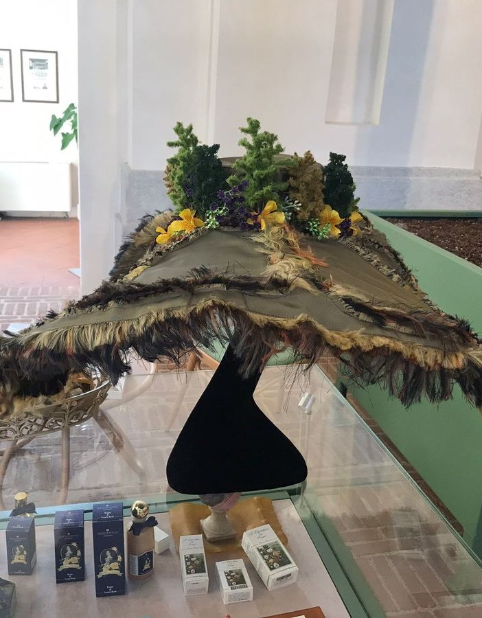 prototipo a forma di cappello