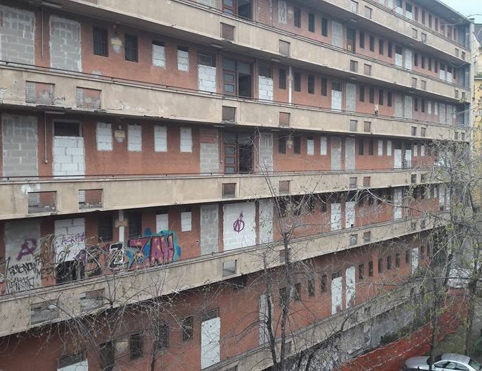 Il Comune di Torino mette all'asta i caseggiati occupati di via Fiochetto