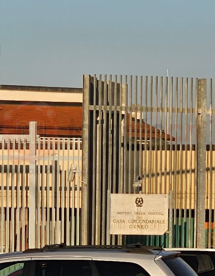 Le immagini dei disordini avvenuti ieri a Cuneo