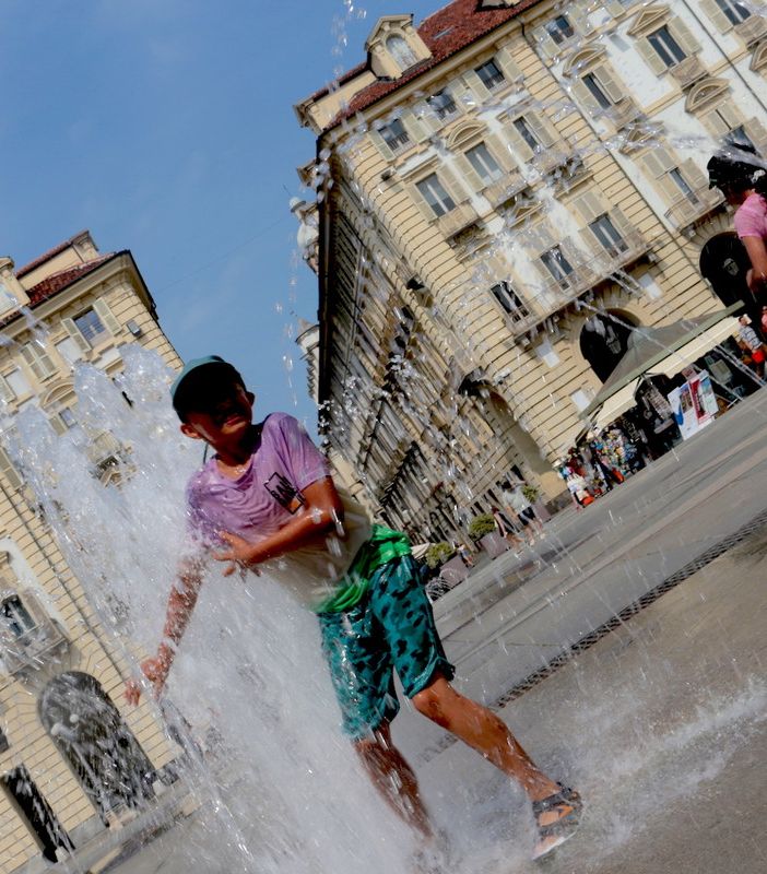 Torino rallenta, ma non si svuota: primo lunedì di agosto vivace tra turisti e attività aperte [VIDEO]