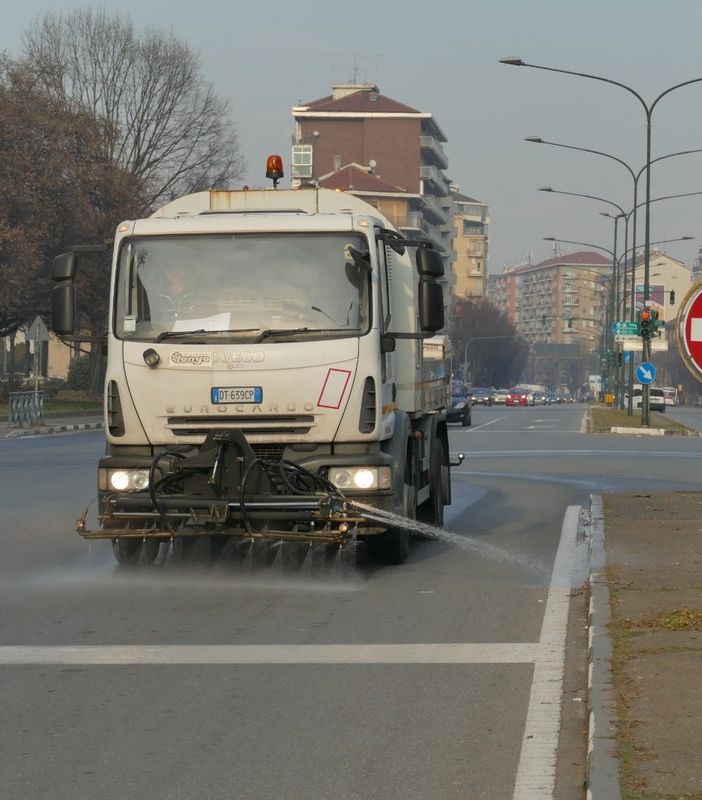 Torino, contro lo smog avviato un piano straordinario di lavaggi stradali