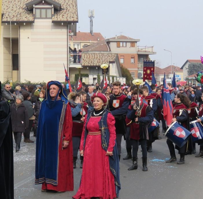 Settimo, grande successo per il corteo allegorico di Carnevale