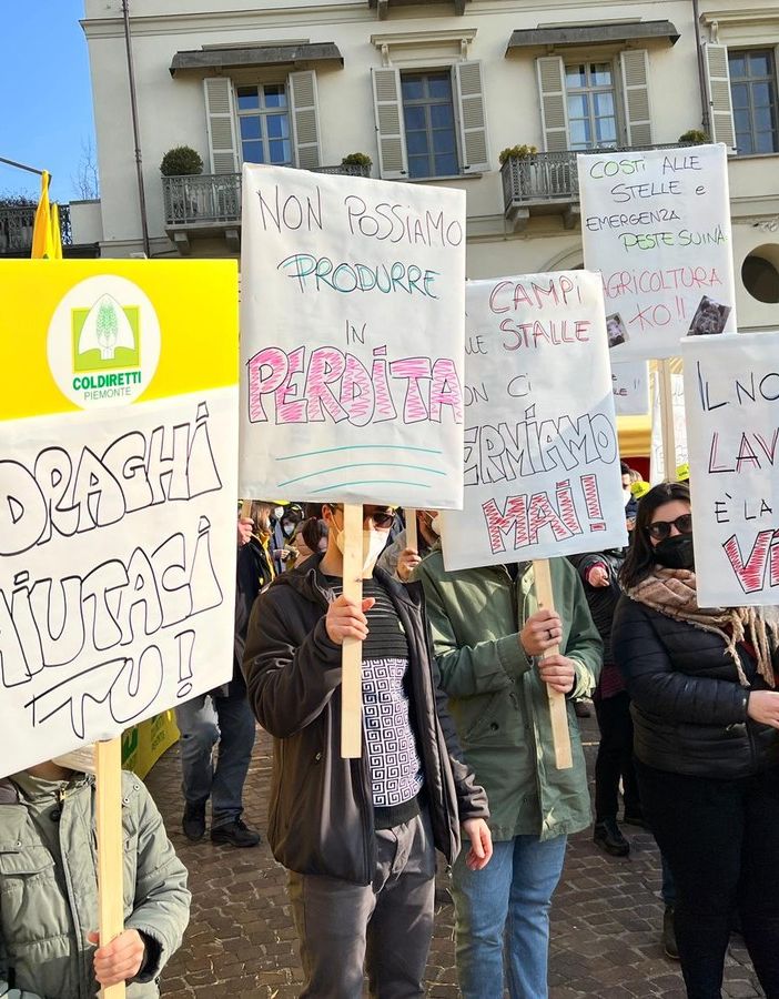 La protesta di agricoltori e allevatori in piazza Vittorio (foto credit Marco Panzarella)
