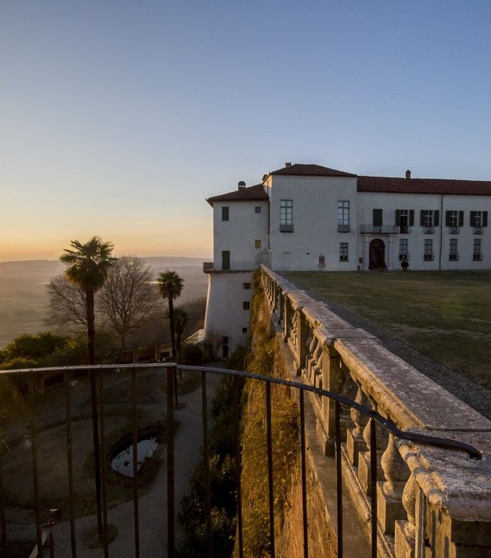 castello di masino al tramonto