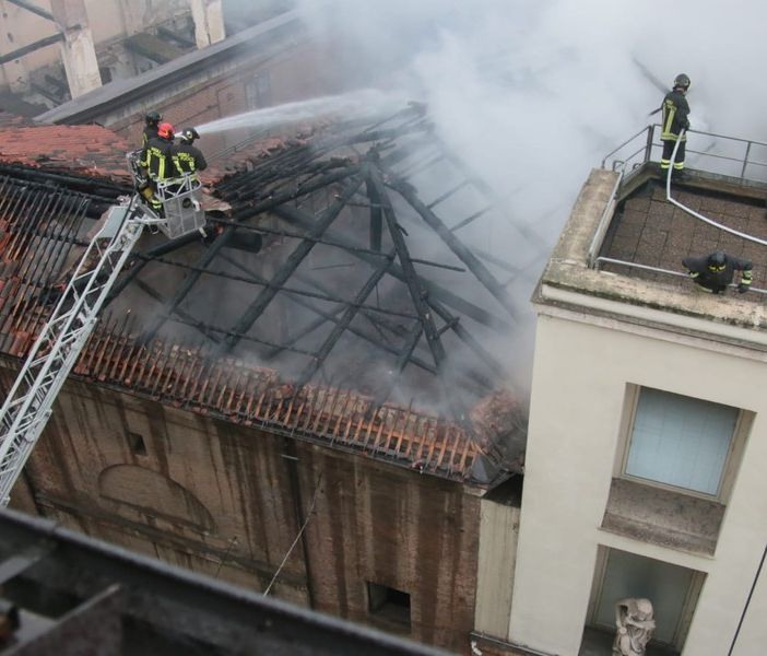 Rogo alla Cavallerizza: arrestato il clochard che ha appiccato il fuoco [VIDEO]