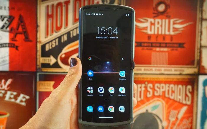 Smartphone pieghevoli: il futuro della telefonia anche se ancora troppo costosi nel 2023
