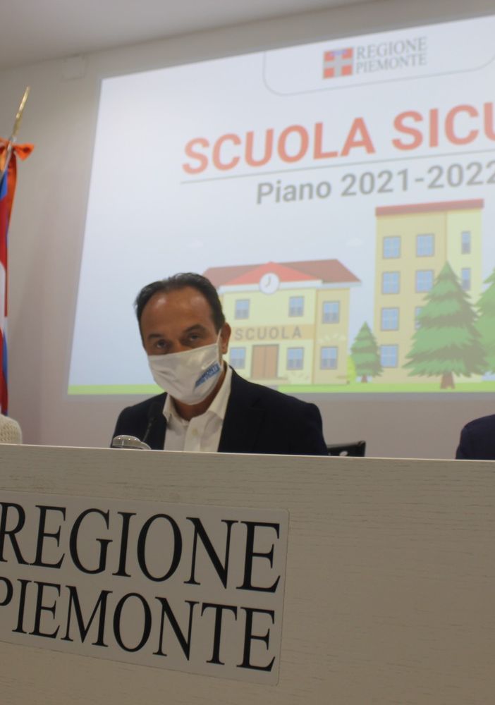 Scuola sicura tra vaccini, nuovi bus e tamponi gratis. Cirio: “Obiettivo lezioni in presenza” [VIDEO]
