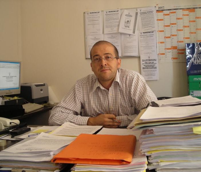 “La delibera sugli stipendi d’oro ai manager sia bloccata”