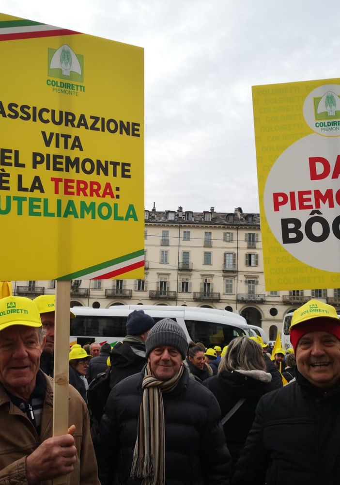 Migliaia di agricoltori in piazza a Torino attaccano: ''Giunta Cirio immobile'' [FOTO e VIDEO]