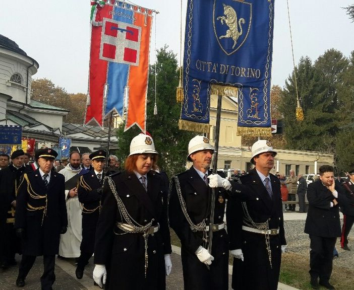 Funerali laici nei cimiteri di Torino: i cittadini chiedono una sala per l'ultimo saluto