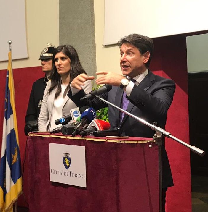 L'ex premier e attuale leader del M5S Giuseppe Conte accanto alla sindaca Appendino