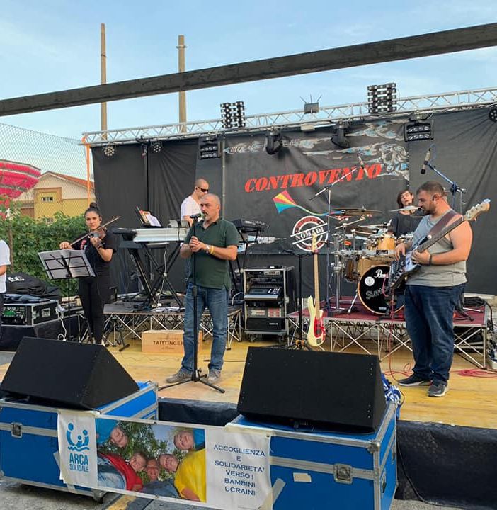 A Chivasso, tutti pronti a cantare le canzoni dei Nomadi con i Controvento