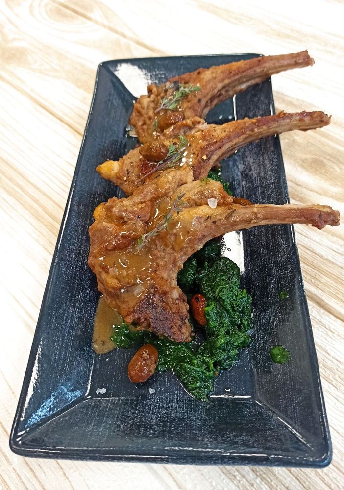 LA RICETTA – Costolette di agnello con cime di rapa ripassate