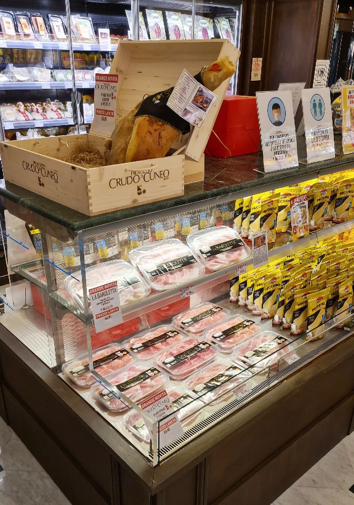 La nuova confezione del Crudo di Cuneo DOP arriva per la prima volta nel negozio Biraghi di Torino