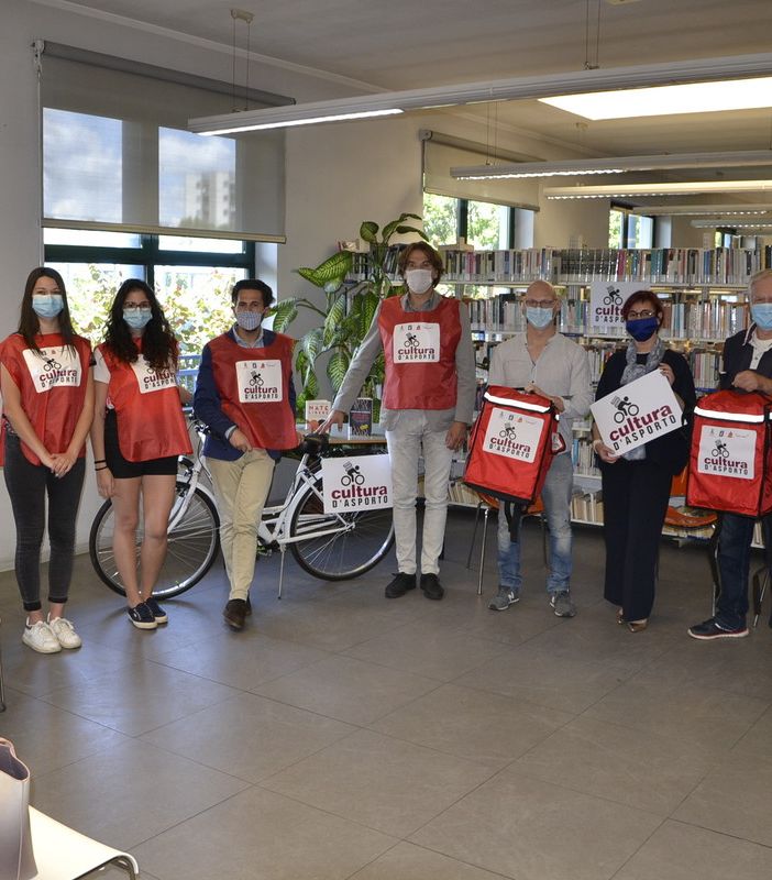Da domani a Nichelino tornano in pista i bikers della &quot;cultura d'asporto&quot;: il libro in prestito portato a casa
