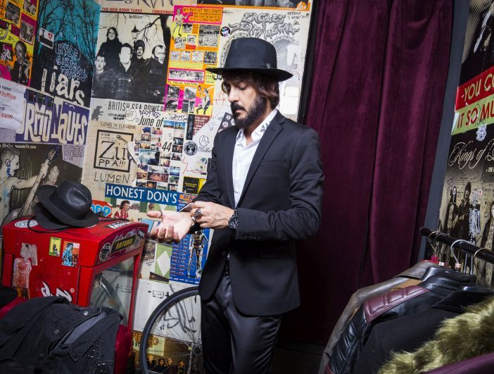 Daniele Celona in concerto all'Off Topic di via Pallavicino