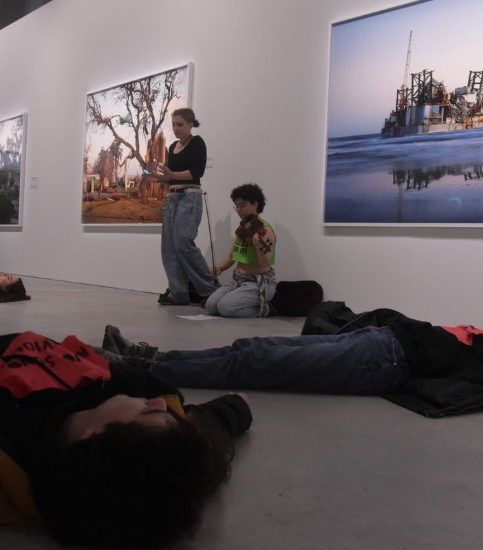 La protesta degli attivisti di Extinction Rebellion