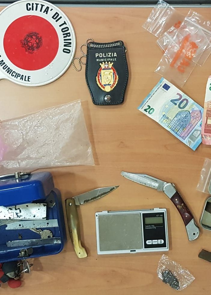 Controlli antidroga in via De Canal: arrestati un uomo e una donna
