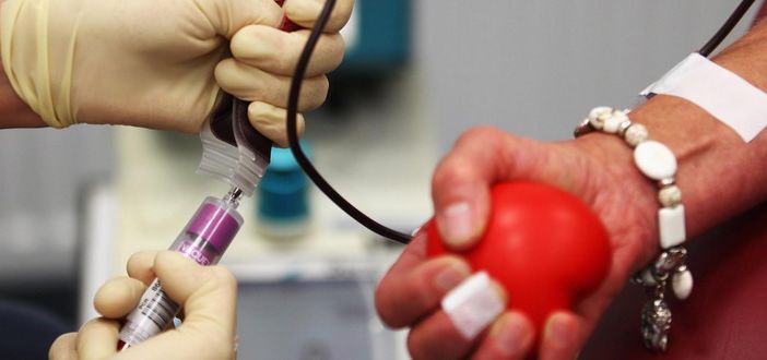 Torino: le donazioni di sangue diminuiscono, la giunta invitata a organizzare un evento per sponsorizzarla