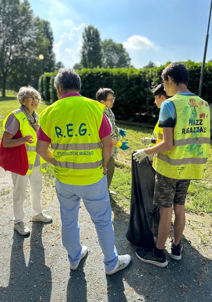 A Grugliasco Ecovolontari e giovani di Piazza ragazzabile insieme per l'ambiente