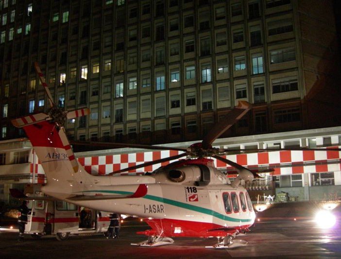 Chialamberto, finisce con il parapendio contro i cavi dell'alta tensione