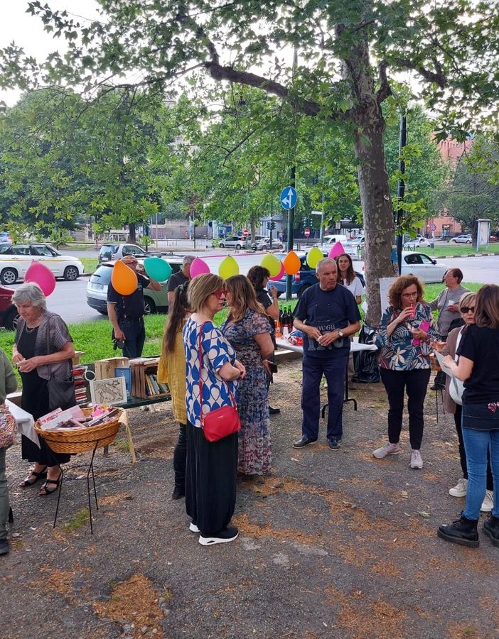 Successo per la Festa dei Vicini in piazza Cattaneo: piantumati anche alberi