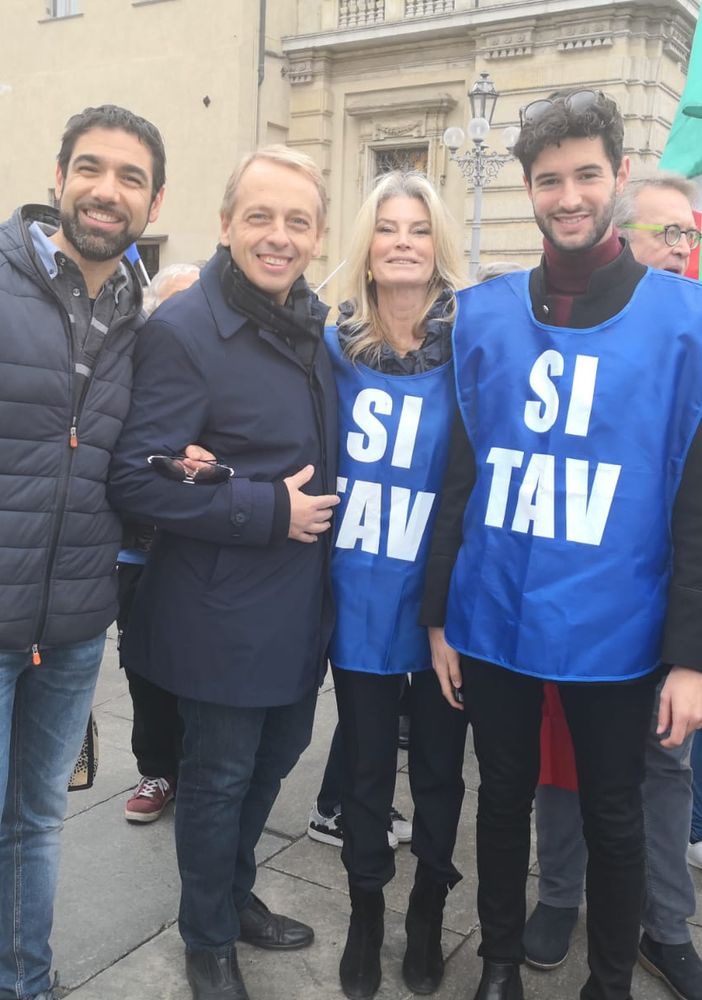 Al corteo Sì Tav a Torino anche Forza Italia, grande assente Cirio: &quot;La nostra è una presenza civica&quot;