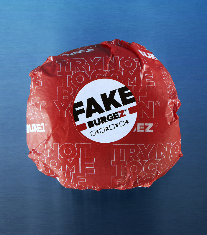 Quando la copia supera l'originale: arriva Fake Burgez, il panino che imita (e migliora) il famoso hamburger americano