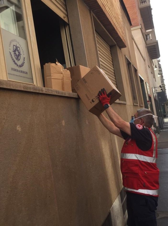 Coronavirus, dagli albergatori torinesi materiali in aiuto della Croce Rossa di Susa