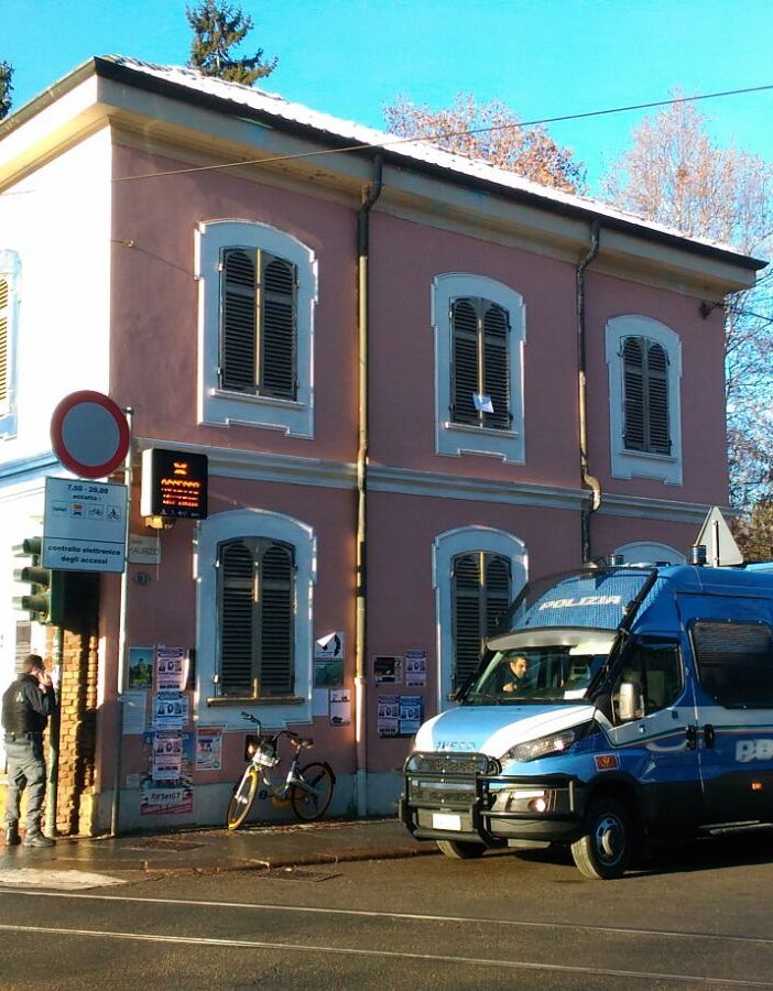 Blitz della polizia: tornano i sigilli al Fenix occupato