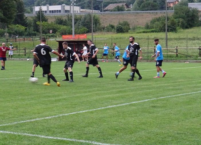 Calcio: il Fenusma esonera mister Vallet