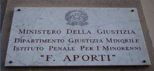 Tenta di impiccarsi con un lenzuolo nel carcere minorile: salvato in extremis