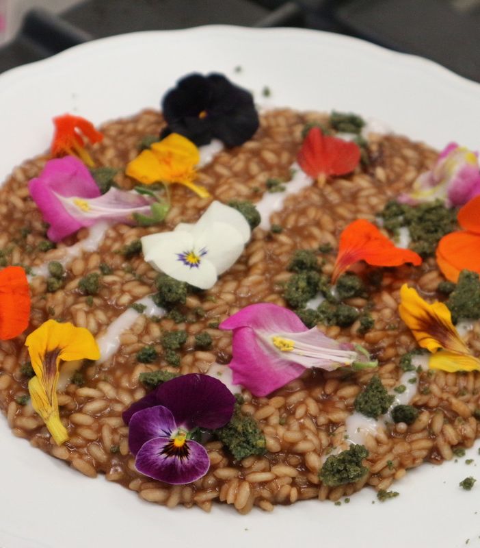 cucina con fiori di alassio