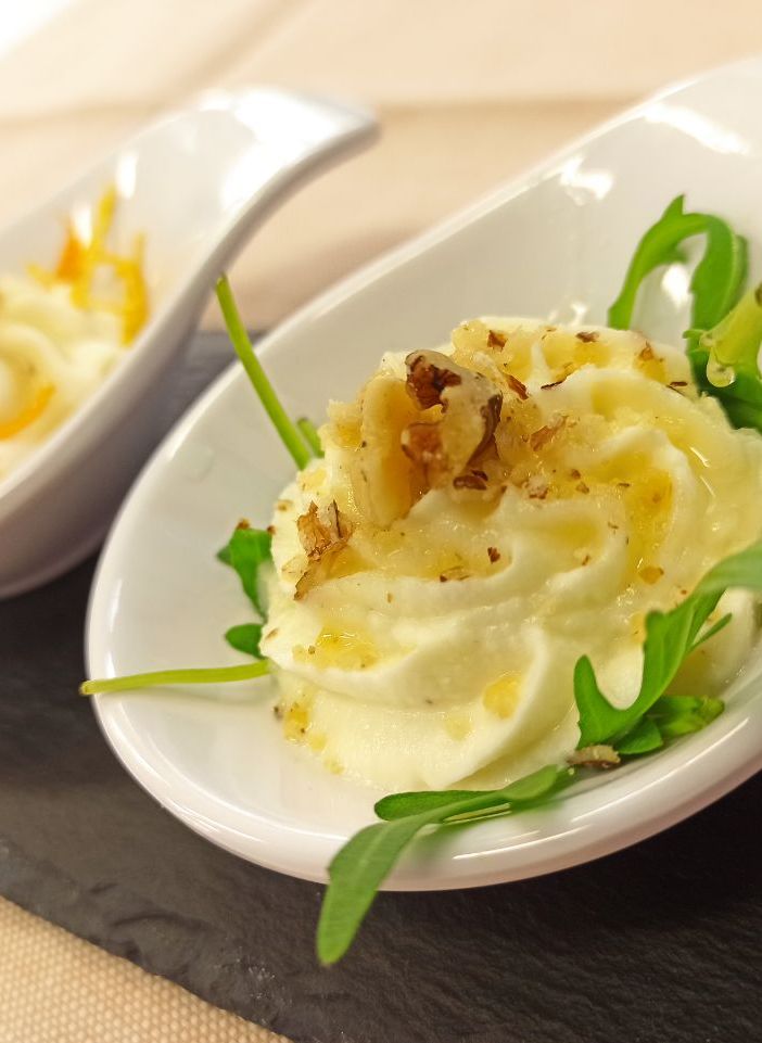 LA RICETTA – Finger food di seirass, miele d'acacia del Piemonte e noci