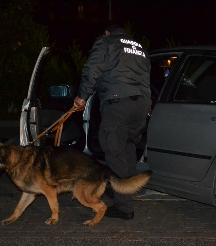 Marijuana e hashish viaggiavano sui pullman dalla Spagna: arrestati due trafficanti