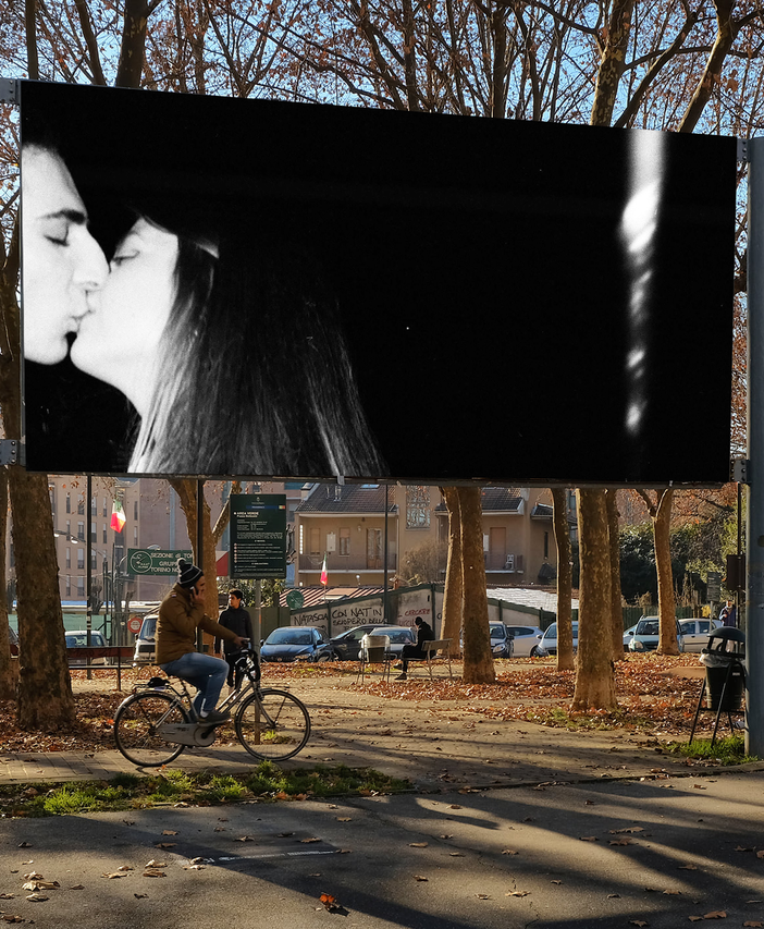 Opera Viva Barriera di Milano, in piazza Bottesini appuntamento con &quot;Il bacio in bocca&quot;