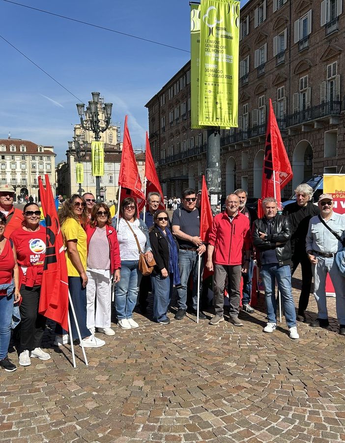 Manifestazione questa mattina davanti alla prefettura