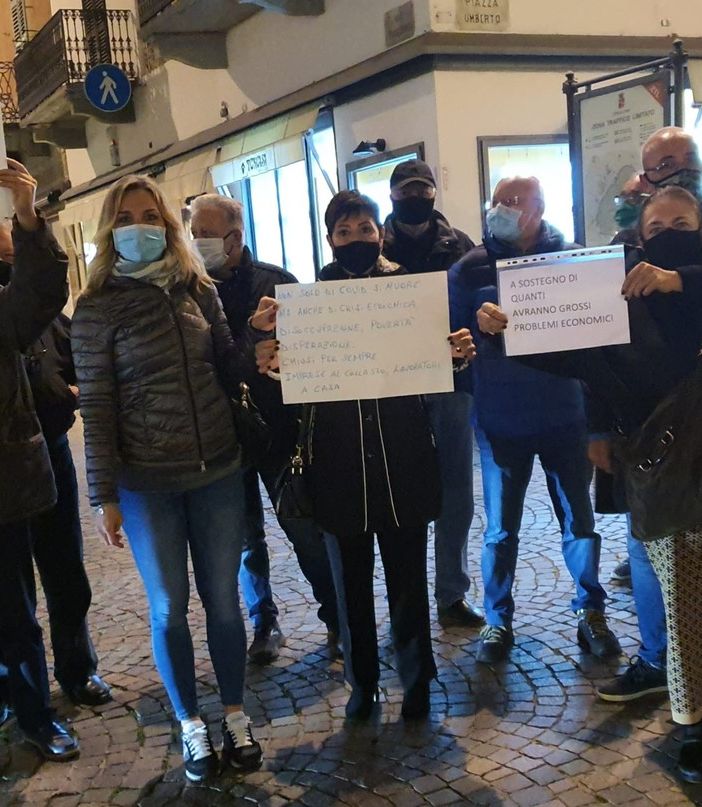 Chieri, flash mob per far sentire al Governo la voce dell'economia in ginocchio