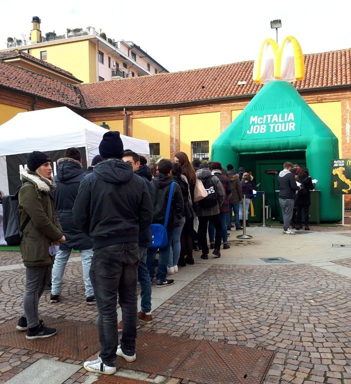 Il McItalia Job Tour fa tappa a Chivasso: oggi il giorno dei colloqui per i 40 posti di lavoro nel nuovo McDonald’s