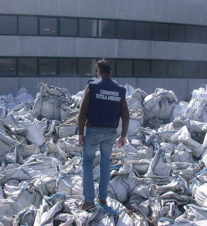 Villar Perosa, i Carabinieri del Noe scoprono gravi irregolarità nella gestione dei rifiuti prodotti da un’azienda nel corso dell’iter produttivo